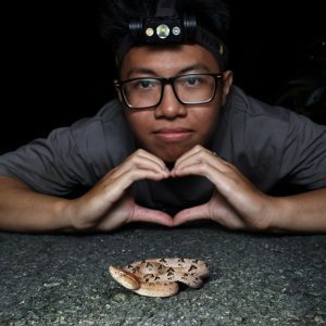 Viet Snake Rescuer